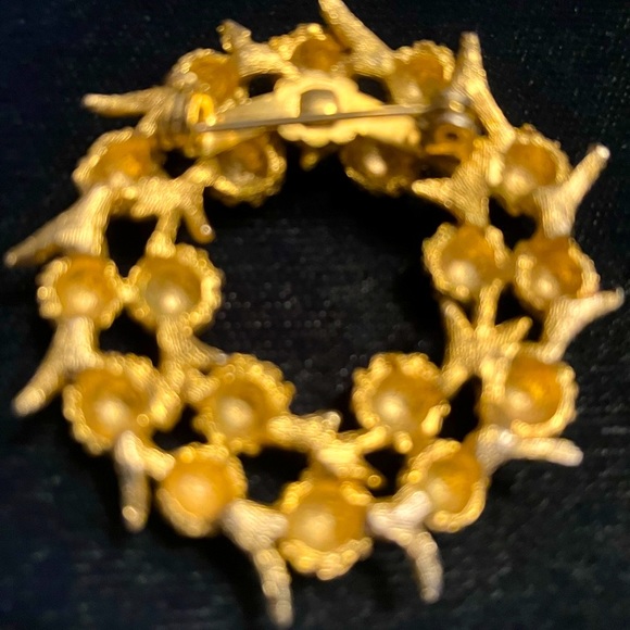 Vintage gold wreath brooch - Picture 2 of 2